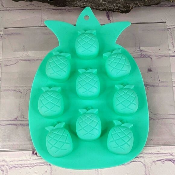 BLUSH Pineapple Ice Cube Tray Bar Tool - Picture 2 of 4